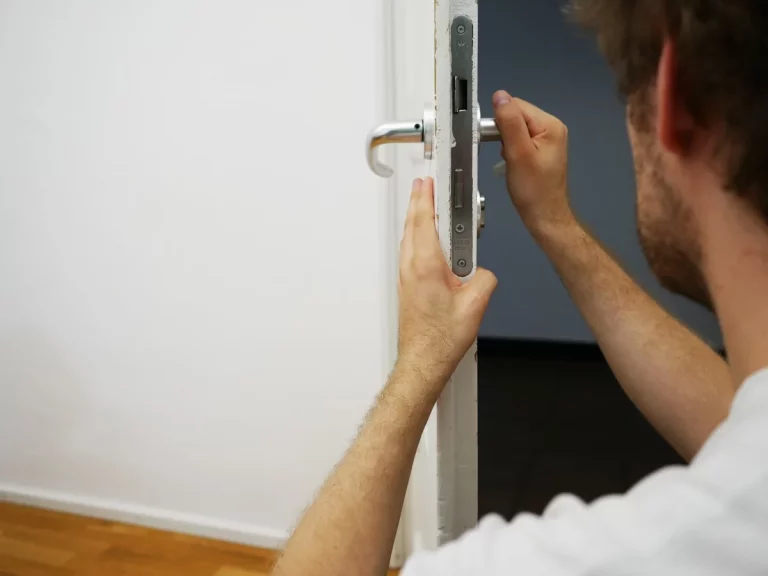 Cerrajeros expertos en Madrid: olvida el estrés y abre tu puerta en tiempo récord