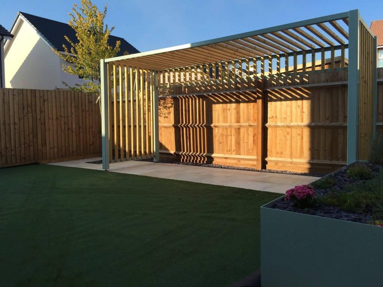 Las ventajas de instalar una pérgola de madera en el jardín