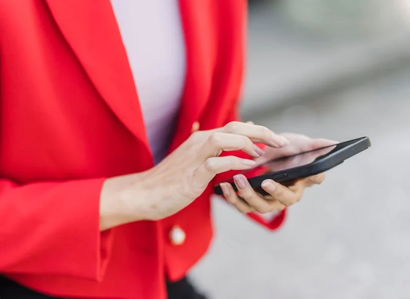Cuidado Con La Falsa Promoción De Booking Con Las Maletas: Es Una Estafa 109 Robo De Datos Personales Y Bancarios