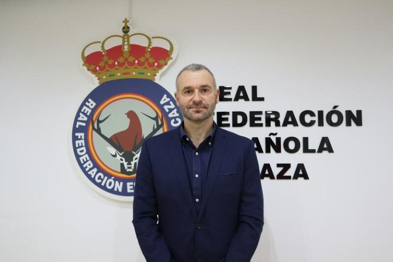 El presidente de la RFEC dice que sería «coherente» que si la UE rebaja la protección del lobo también lo haga España