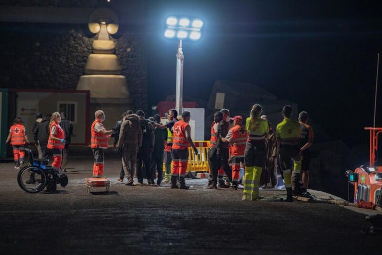 Salvamento Marítimo rescata a 356 migrantes en aguas de Lanzarote y El Hierro