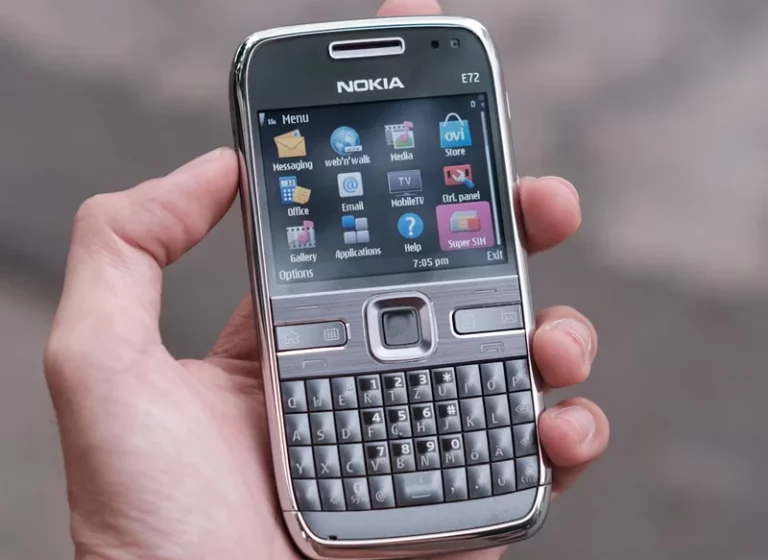 Los ‘dumbphones’ se ponen de moda: un regreso al pasado, sin Instagram ni WhatsApp