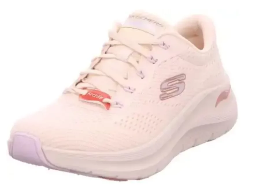 6 Zapatillas De Skechers En Rebajas Tan Cómodas Como Flotar Sobre Las Nubes: Las Lleva Nuria Roca