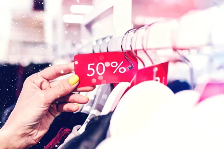8 jerséis de las rebajas de enero de Bershka para un estilo casual con vaqueros