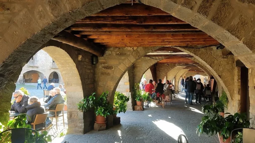 Aínsa: Un Pueblo Con Una Cultura Y Una Gastronomía Que Conquistan A Miles De Turistas Cada Año