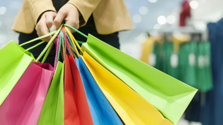 Apura las compras de Reyes con estos geniales jerséis de punto de Stradivarius, Zara y Mango
