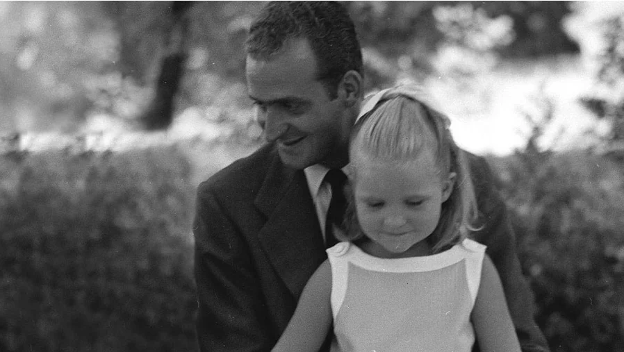 &Quot;Debes Sacar A La Infanta Elena&Quot;: Recuerdan El Tenso Encuentro Entre Juan Carlos I Y El Expresidente Adolfo Suárez 90 Debes Sacar A La Infanta Elena Recuerdan El Tenso Encuentro Entre Juan Carlos I Y El Expresidente Adolfo Suárez