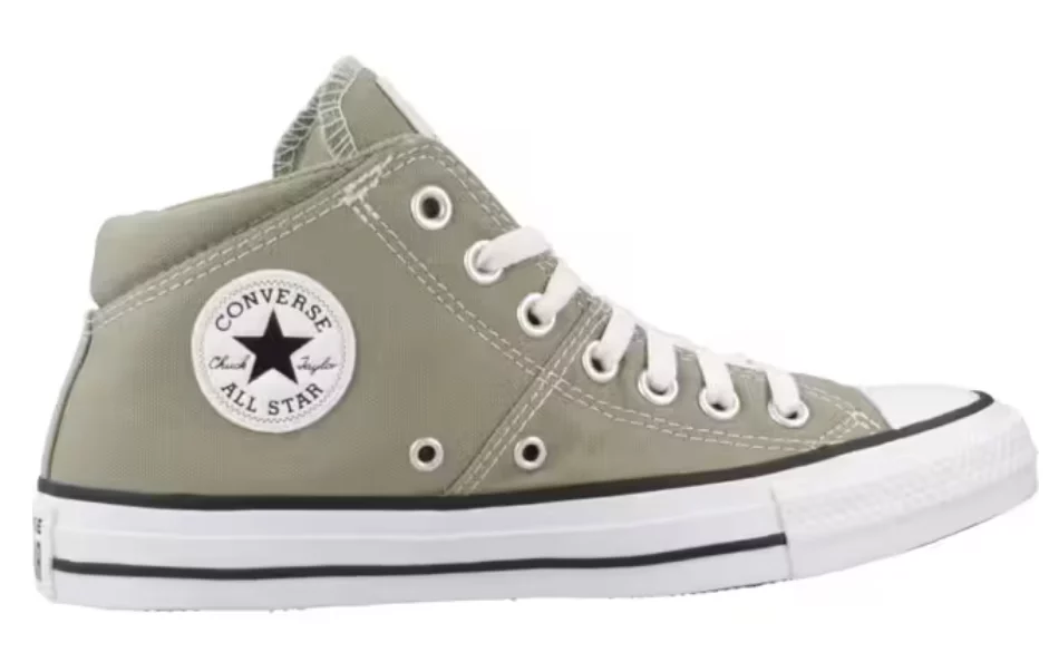 Decathlon Tira La Casa Por La Ventana Con La Oferta De Zapatillas Converse A Precio Ridículo
