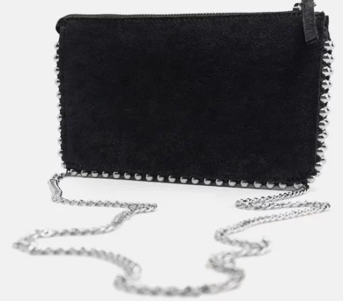 Zara Se Ha Tenido Que Equivocar Poniendo A Solo 17 Euros El Bolso 2 En 1 Convertible En Cartera