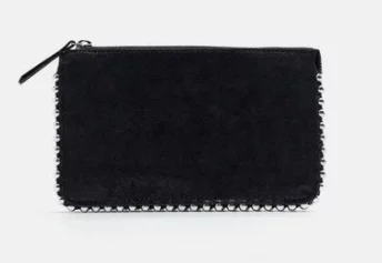 Zara Se Ha Tenido Que Equivocar Poniendo A Solo 17 Euros El Bolso 2 En 1 Convertible En Cartera