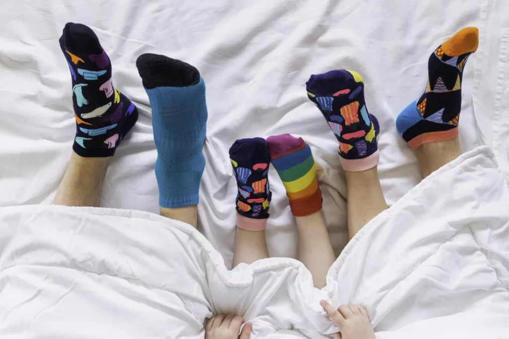 Dormir Con Calcetines: ¿Hábito Inofensivo O Riesgo Oculto?