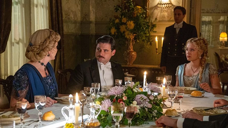 El Embarazo De Jana Y Manuel Se Vive En Medio Del Caos. Rtve Series