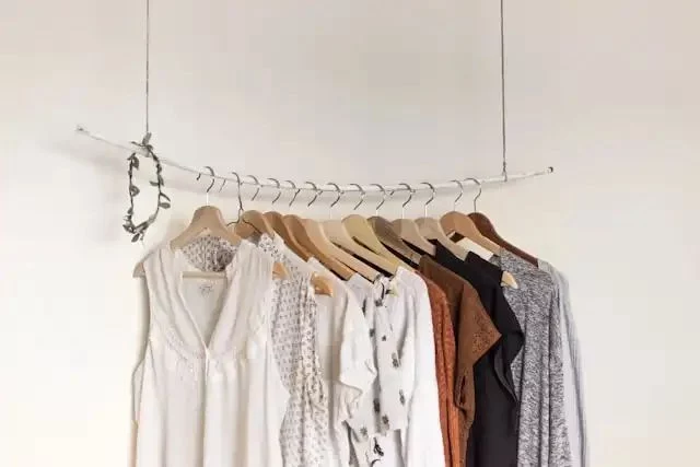 El truco del vodka para eliminar el mal olor de la ropa