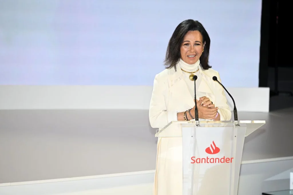 Los 50 Dirigentes Empresariales Más Influyentes De La Empresa En España 3 Europapress 6024379 Ana Patricia Botin Habla Entrega Premios Xvi Convocatoria Euros Nomina 11
