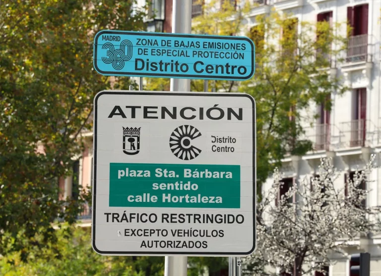 Llegan las primeras multas por las ZBE a los vecinos de Plaza Elíptica y el Centro