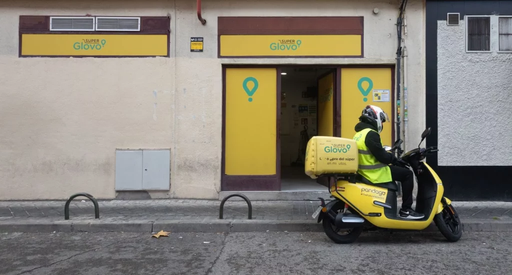 Europapress 6381726 Repartidor Glovo Diciembre 2024 Madrid Espana Tecnologica Espanola Glovo
