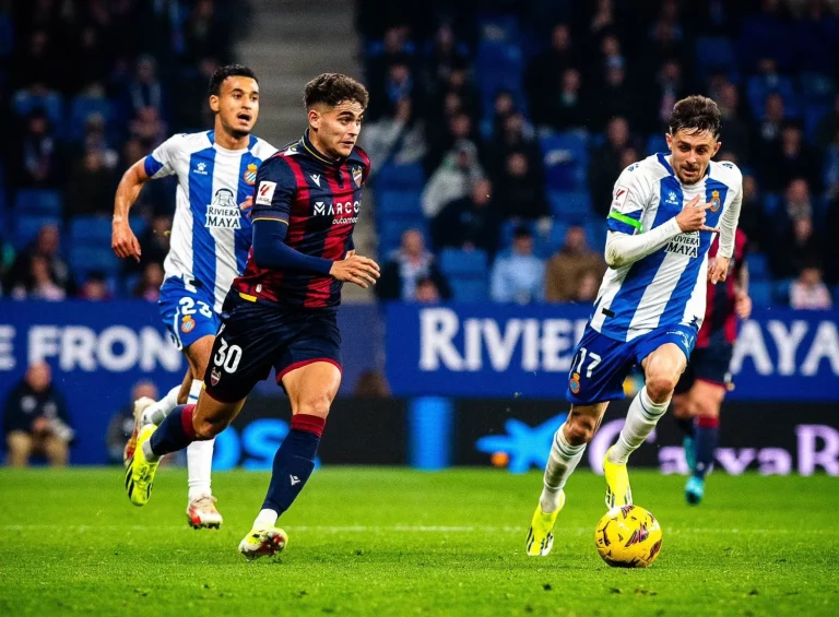 Andrés García elige entre Betis y Sevilla FC