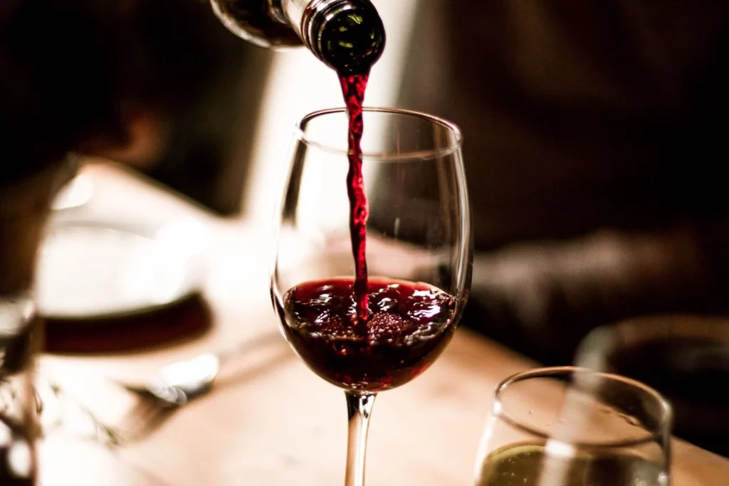 La Cantidad Ideal De Vino: Justo Donde Empieza A Estrecharse La Copa