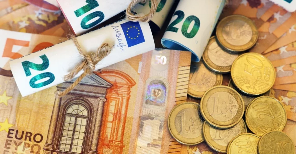 El Sorprendente Origen De La Palabra 'Guita' Para Referirse Al Dinero 4 La Primera Hipótesis: &Quot;Guita&Quot; Y Su Posible Vínculo Con El Término Germánico &Quot;Witta&Quot;