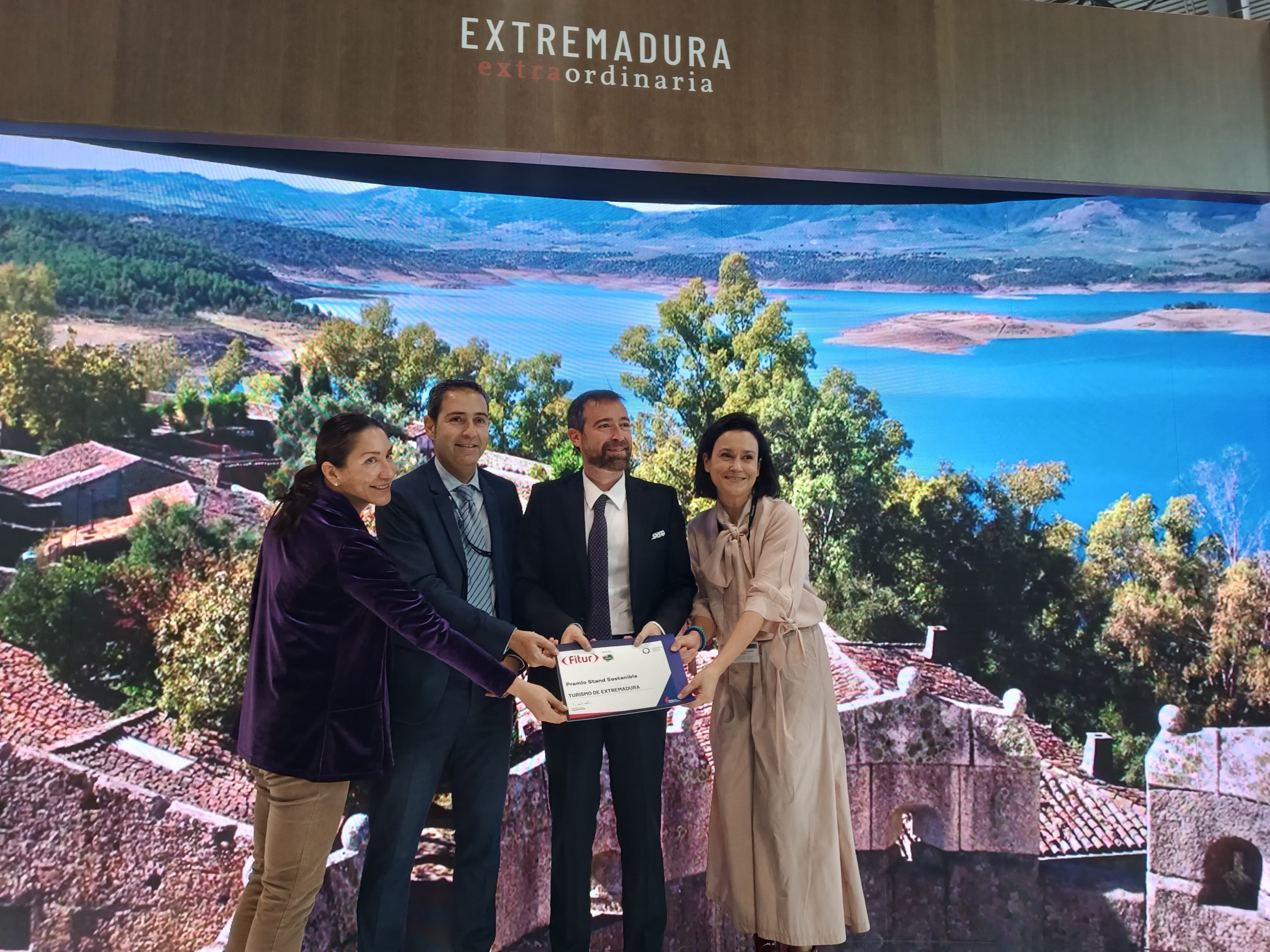 La agencia Comunicación & Diseño recibe el Premio a la Sostenibilidad en FITUR por cuarto año consecutivo 1 Nota scaled