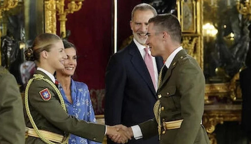 Nuevo Despiste En Público De Princesa Leonor Se Salta El Protocolo De La Casa Real