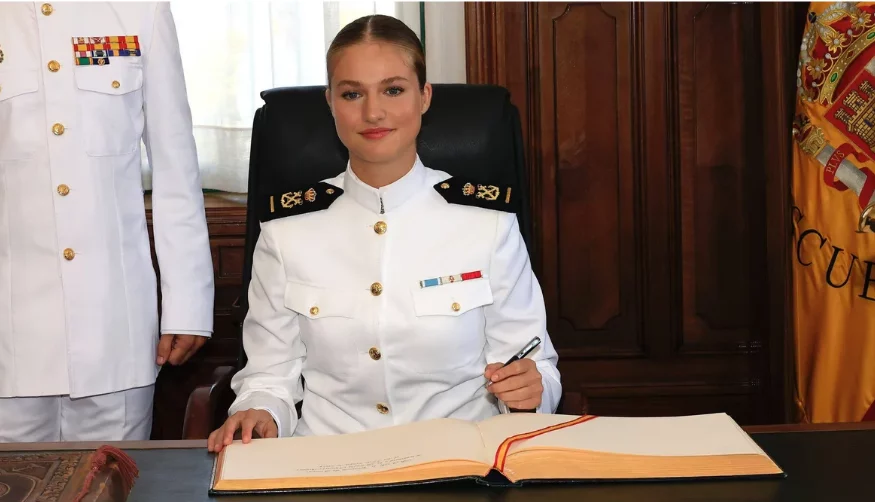 Nuevo Despiste En Público De Princesa Leonor Se Salta El Protocolo De La Casa Real