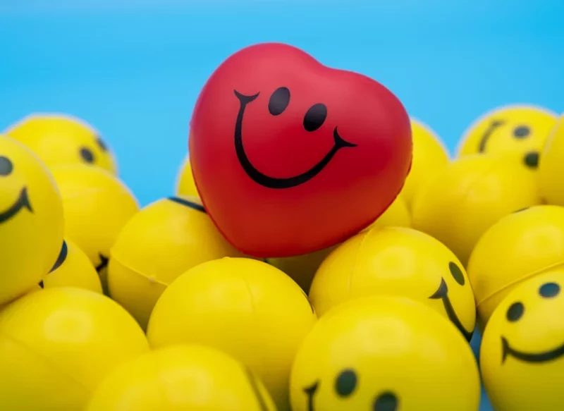 CORAZÓN ROJO Y 'OK', OTROS DOS EMOJIS QUE NO USAN LOS MÁS JÓVENES