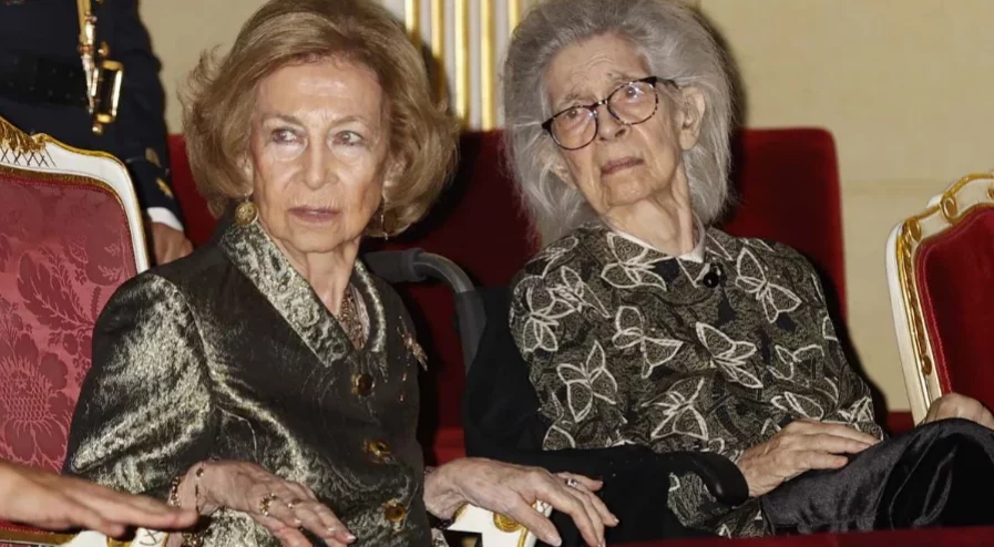 reina emérita con su hermana Irene