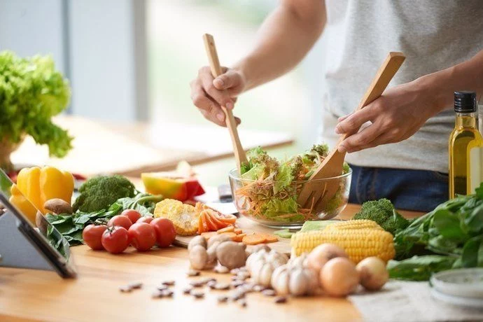 Brochetas de calabacín y otras 3 recetas saludables para empezar el 2025