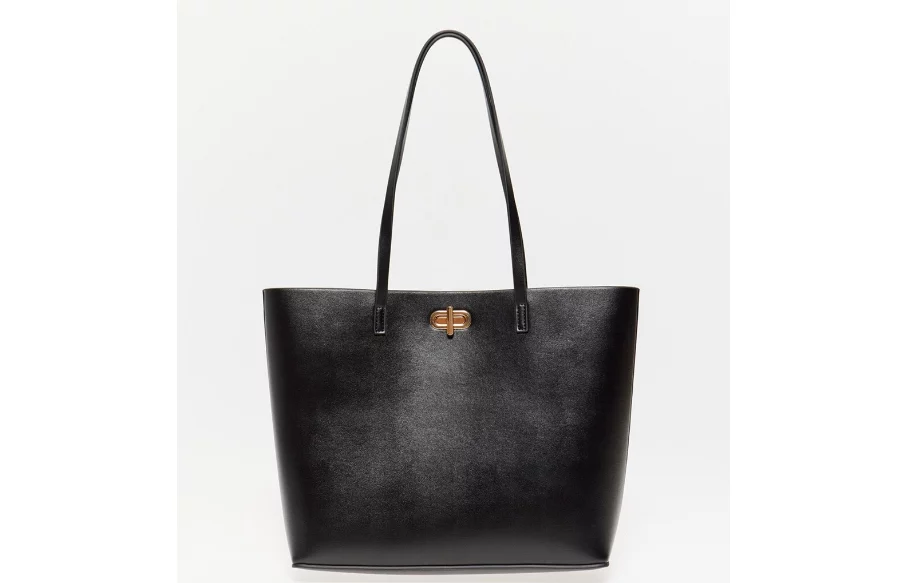 Sfera: Las 5 Prendas De Ropa Que Comprar En Las Rebajas De Enero 60 Bolso Xl En Oferta
