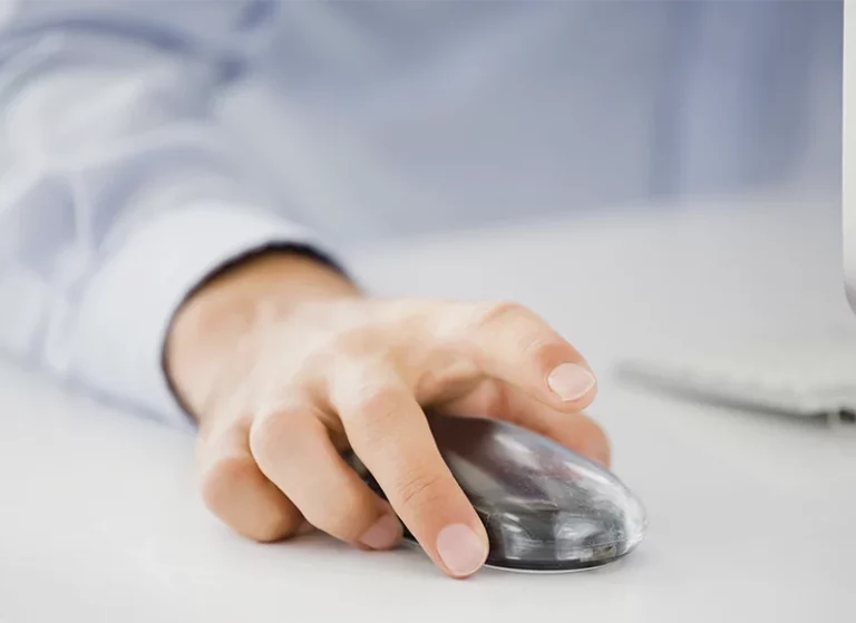 El «ataque del doble clic» que puede dejar tu cuenta bancaria a cero