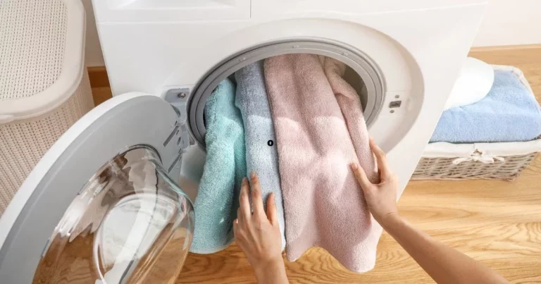 Un microbiólogo explica cada cuánto tiempo hay que lavar las toallas