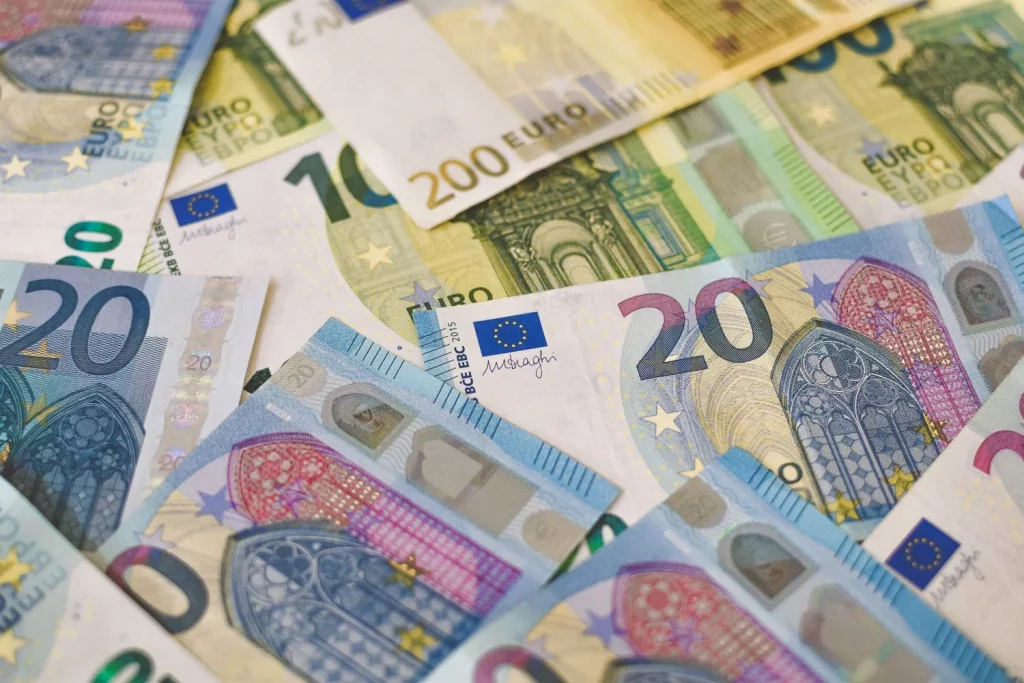 ¿Qué Pasa Con El Dinero Que Guardas En Casa?