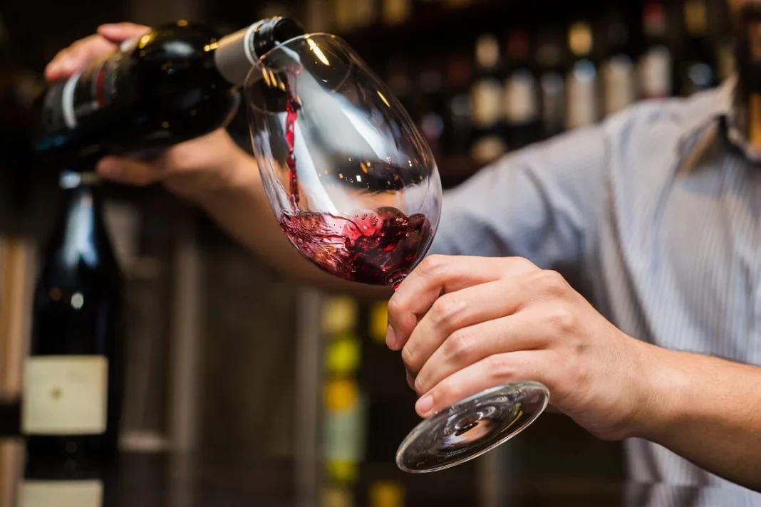 De la góndola al podio: así analiza la OCU los vinos del supermercado