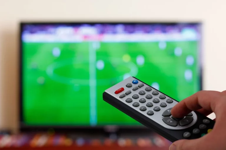 El consumo medio de televisión tradicional cae a 177 minutos por persona al día en enero, 12 menos que hace un año