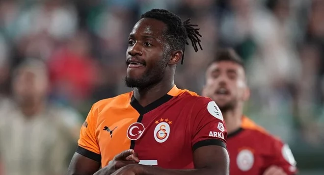 Batshuayi se cuela en la desesperación del Betis