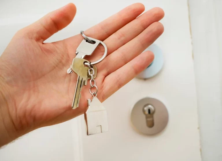 Así es el modus operandi de los timadores inmobiliarios: Protégete de las estafas