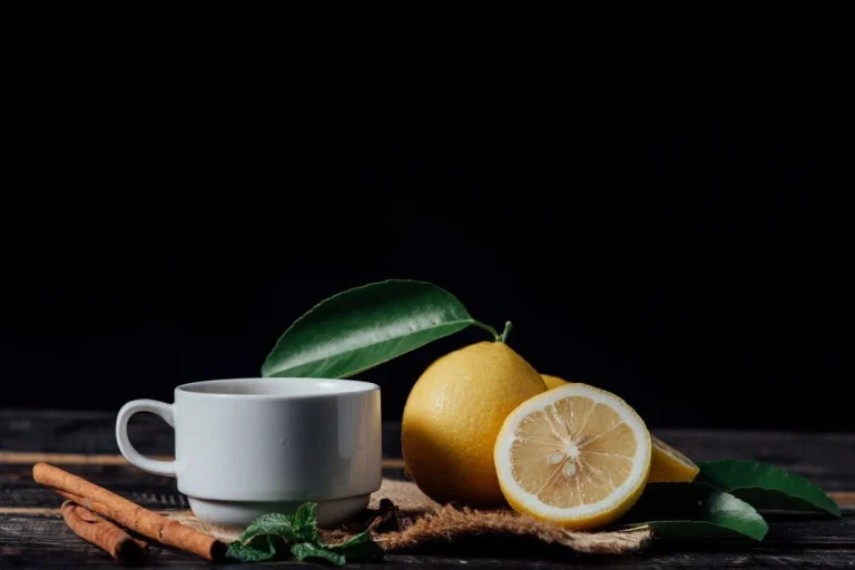 El truco del café con limón que está revolucionando mis desayunos