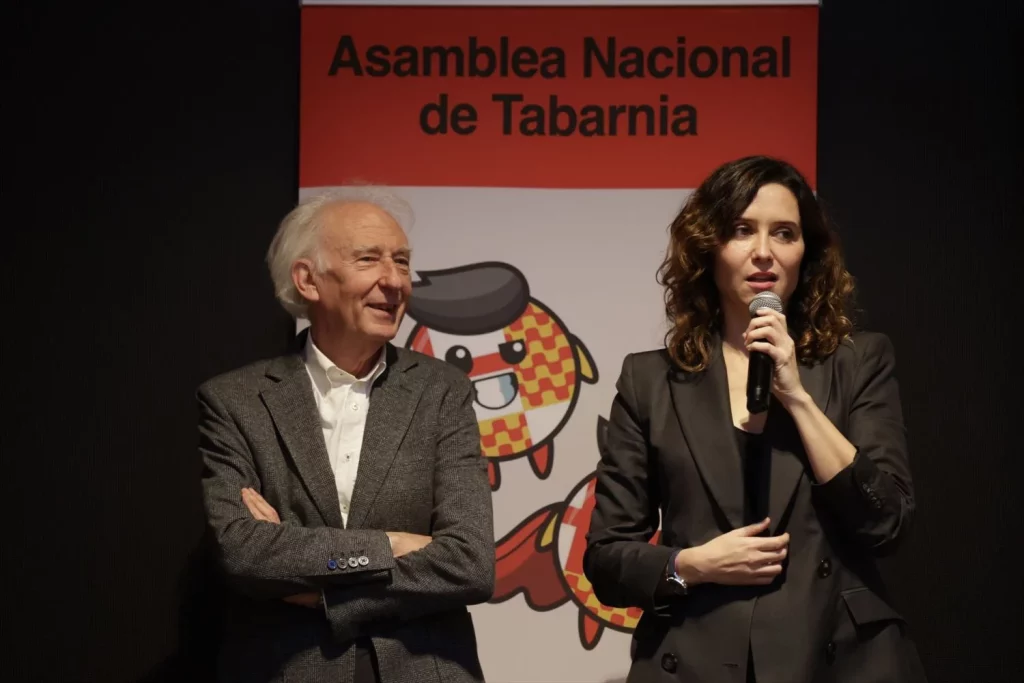 La Presidenta De La Comunidad De Madrid, Isabel Díaz Ayuso, Y El Presidente De La Plataforma Asamblea Nacional De Tabarnia, Albert Boadella (Fuente: Agencias)