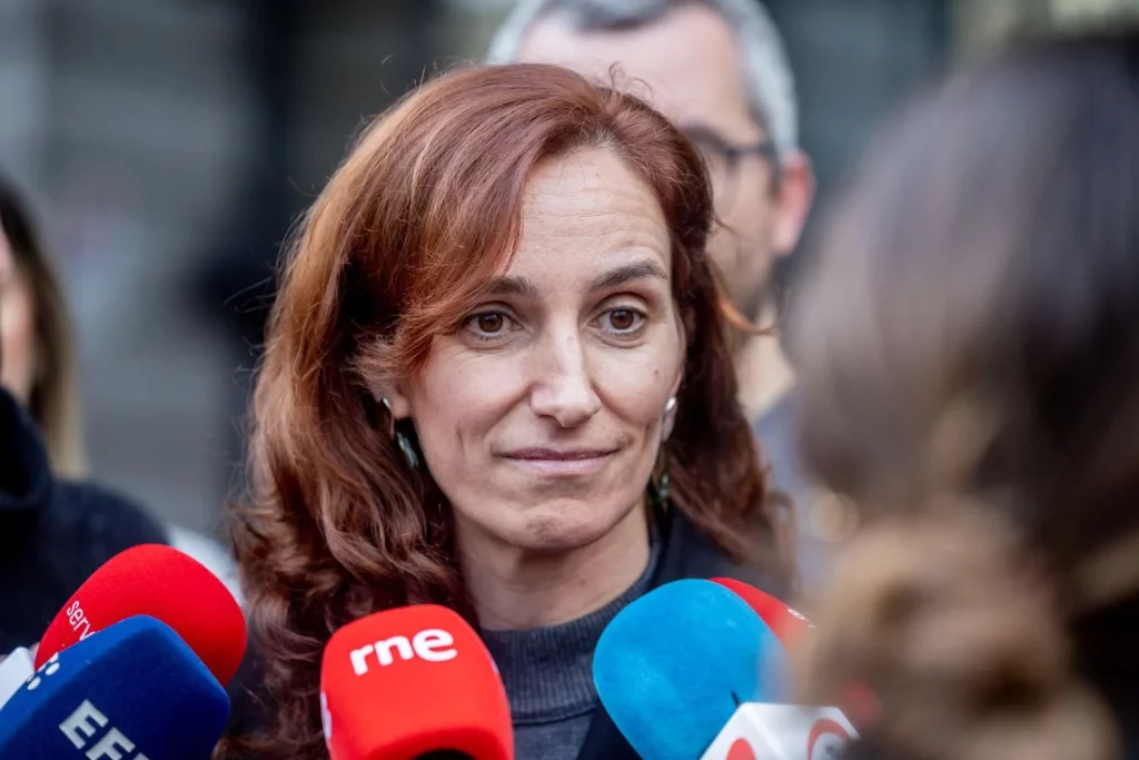 Europapress 6476487 Ministra Sanidad Monica Garcia Atiende Medios Comunicacion Antes Comienzo