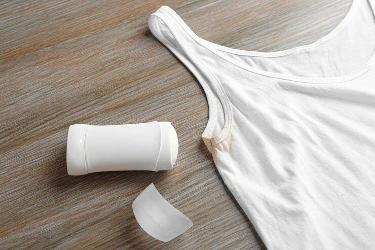 La mezcla para quitar las manchas amarillas de la ropa en un pispás