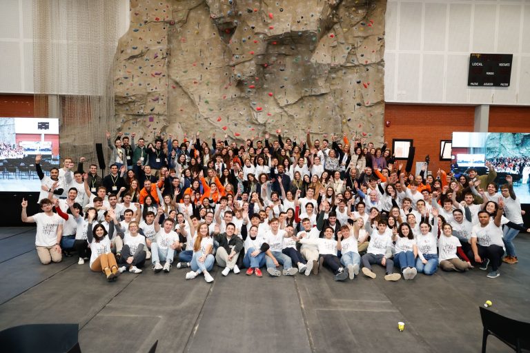 Las 100 mentes más brillantes de la UPV se exhiben en la jornada de captación de talento ‘Quédate’
