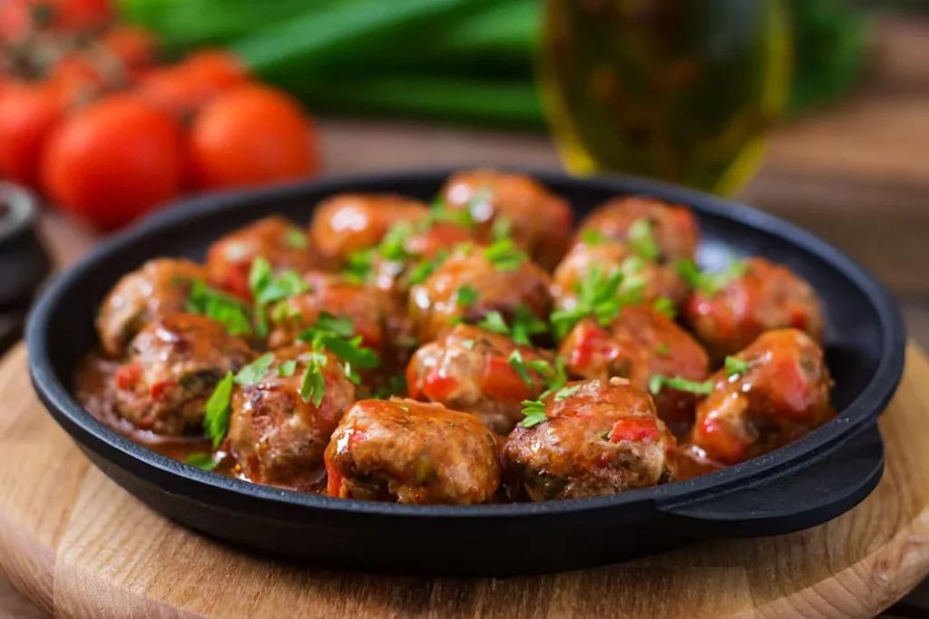 Preparando La Carne: El Secreto Para Unas Albóndigas Jugosas