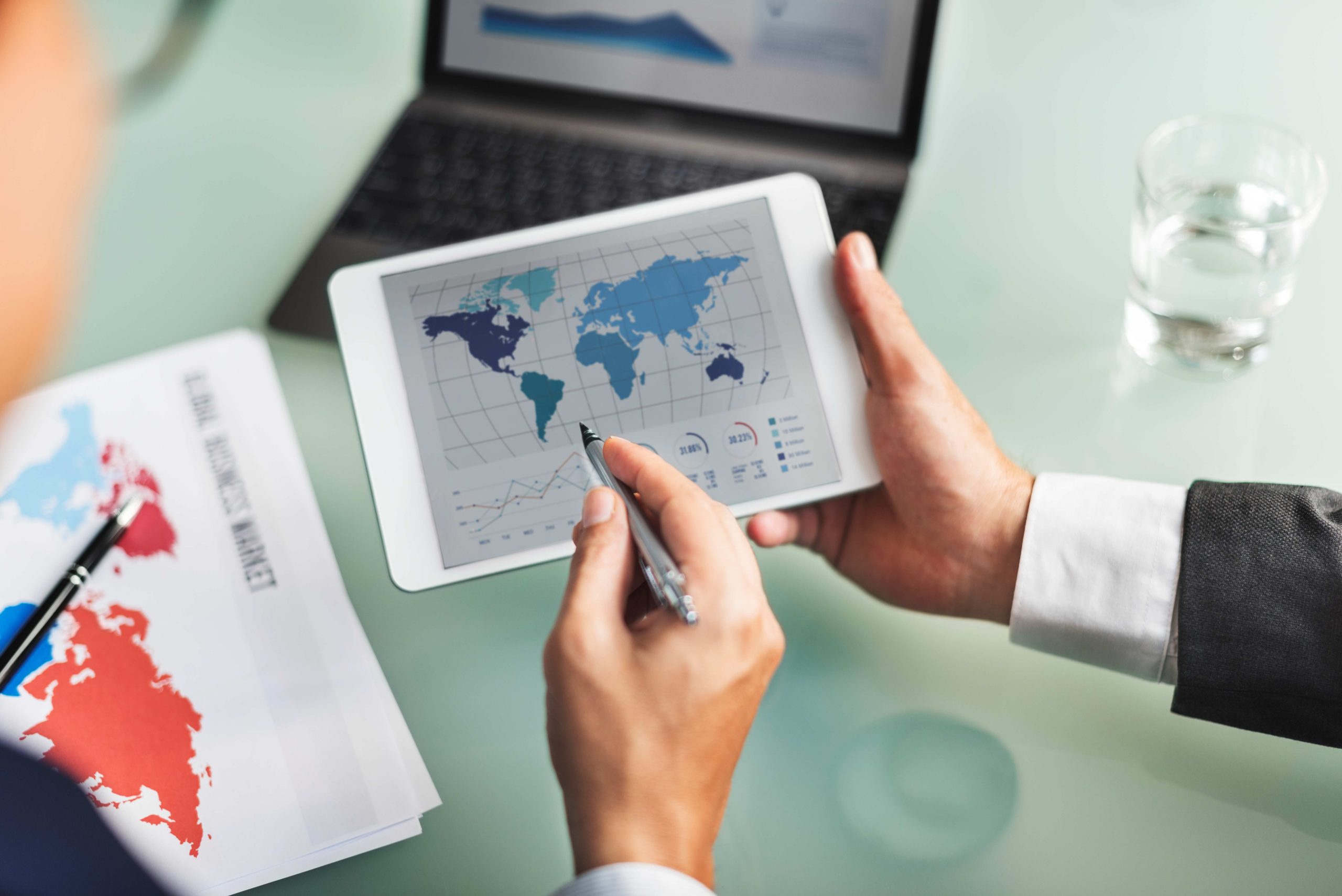 Qaracter Analiza Las Previsiones Del Sector Financiero En 2025 Digitalizacin Sostenibilidad Y Transformacin Geopoltica Scaled