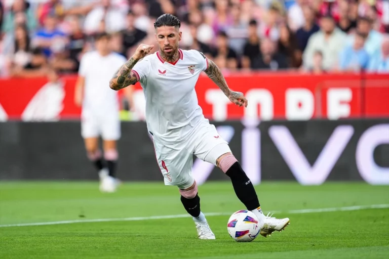 Sergio Ramos se expone a una sanción histórica tras su primera roja en México
