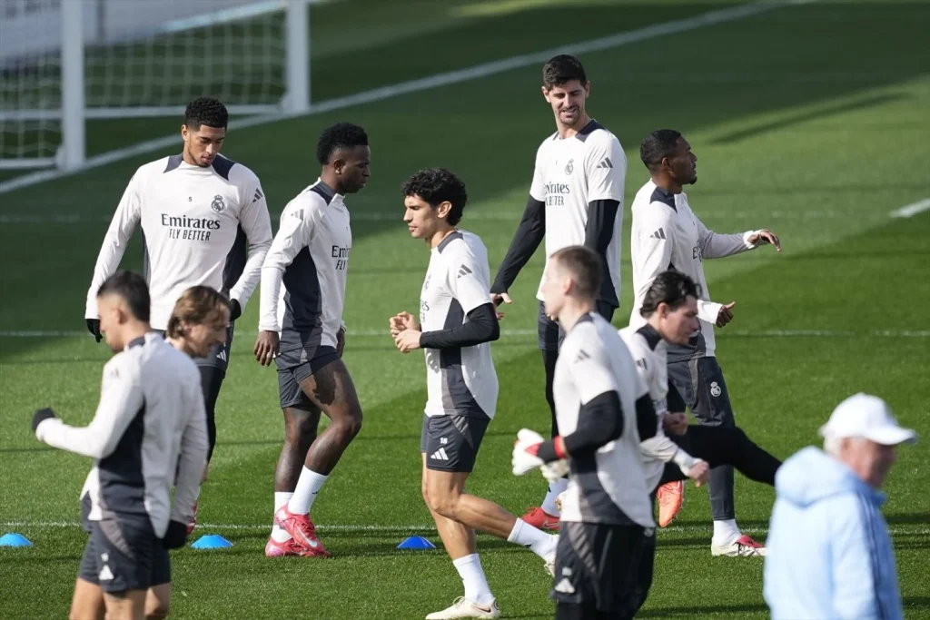 Vallejo Rechaza Al Zaragoza Y Ya Tiene Equipo Después Del Real Madrid 6 Un Adiós Anunciado En El Real Madrid