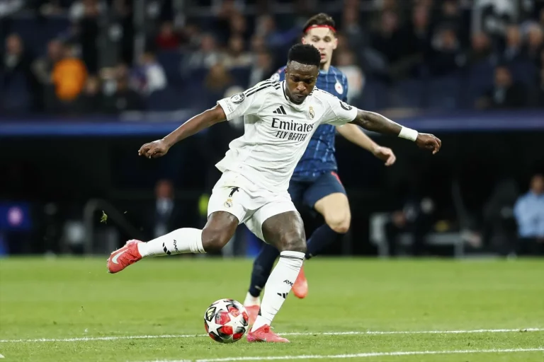 Vinicius utiliza a Arabia para desplumar al Real Madrid