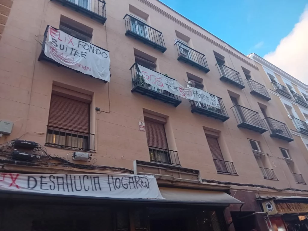 «El Miedo Ha Cambiado De Bando»: Vecinos De Lavapiés Contraatacan A Los Fondos Buitre 1 El Piso De Tribulete 7 Se Ha Vuelto Una De Las Imágenes Clave De La Crisis De La Vivienda En Madrid