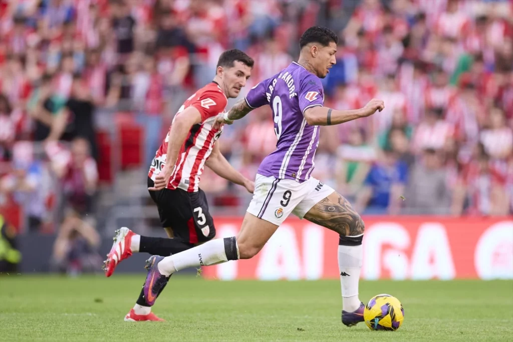 Un Defensor Con Experiencia Internacional