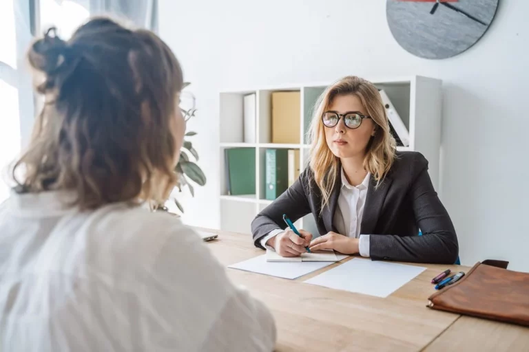 Así es la extraña «prueba de la silla» que hacen en las entrevistas de trabajo de hoy día
